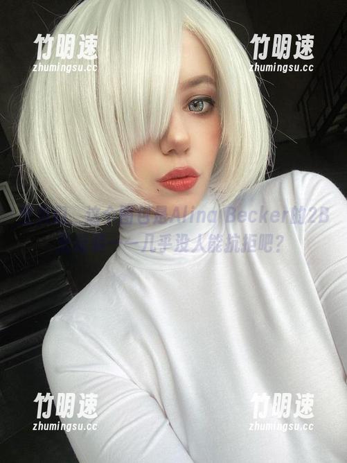 宝贝们，这个图包是Alina Becker的2B圣诞装——几乎没人能抗拒吧？